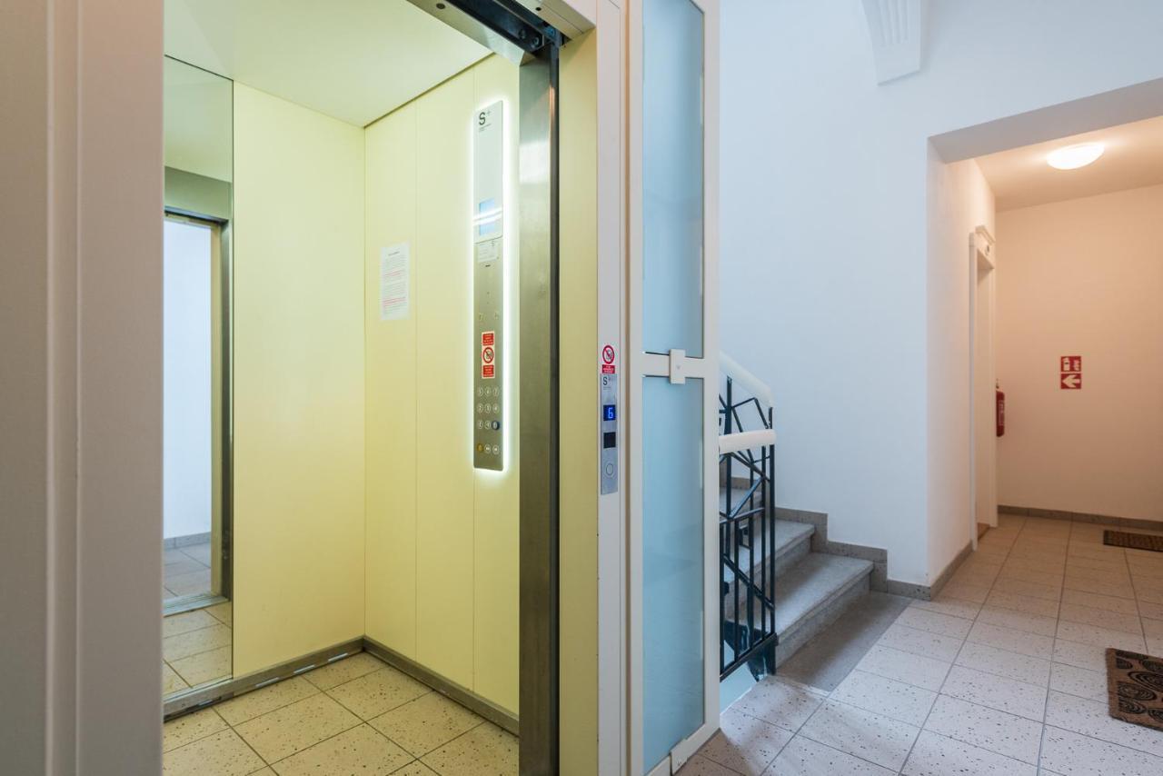 Beautiful Mala Strana Studio By Easybnb Prag Exteriör bild